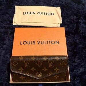 Louis Vuitton Monogram Sarah Wallet